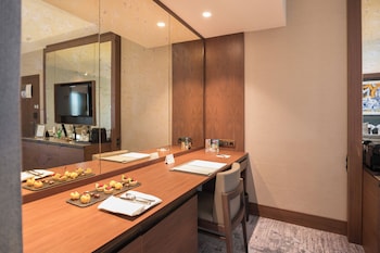 Junior Suite, 1 King Bed, Park View