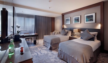 Classic Room, 1 Queen Bed, River View