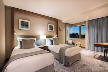 Classic Room, 2 Twin Beds, City View