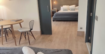 Family Room, Connecting Rooms (2 Adults + 3 Children)