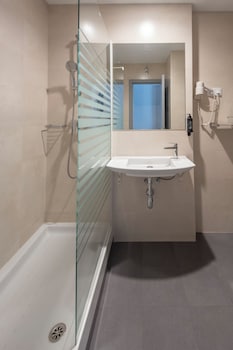 Standard Room, 1 Double or 2 Twin Beds