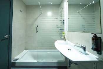 Standard Room, 1 Double or 2 Twin Beds