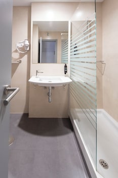Standard Room, 1 Double or 2 Twin Beds