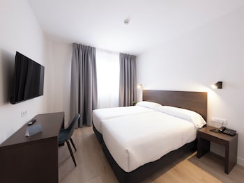 Standard Room, 1 Double or 2 Twin Beds