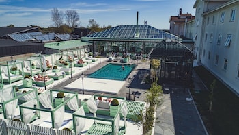 Standard Twin Room (Excluding Pool club)