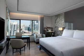 Executive Room, 1 King Bed, City View