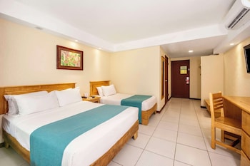 Standard Room, Multiple Beds, Accessible, Garden View