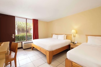 Standard Room, Multiple Beds, Non Smoking, Garden View