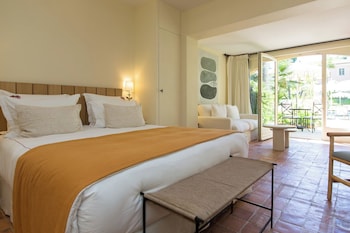 Junior Suite, 1 Queen Bed with Sofa bed