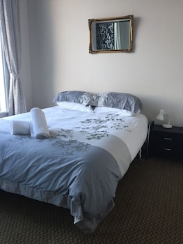 Standard Suite, Multiple Bedrooms, Non Smoking, Kitchen (3 bedroom apartment)