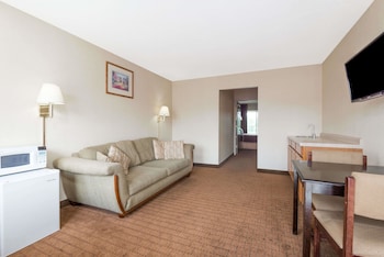 Suite, 1 King Bed, Non Smoking (One Bedroom)