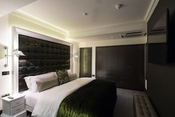 Drop Dead Gorgeous Splash Suite