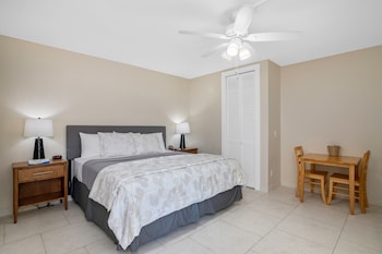 Standard Room, 1 King Bed