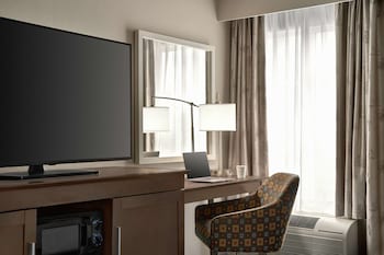 Room, 2 Queen Beds, Accessible (Mobility & Hearing - Roll-in Shower)