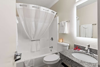 Standard Room, 1 Queen Bed, Non Smoking, Refrigerator & Microwave