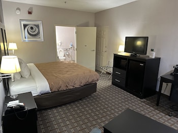 Room, 1 King Bed, Accessible, Smoking