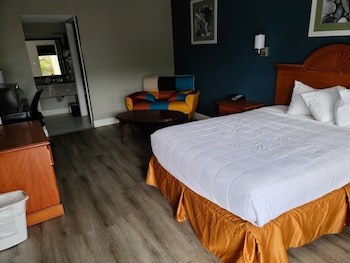 Deluxe Room, 1 Queen Bed, Non Smoking