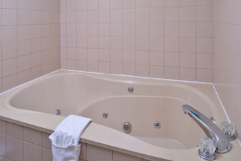 Suite, 1 King Bed, Non Smoking, Jetted Tub