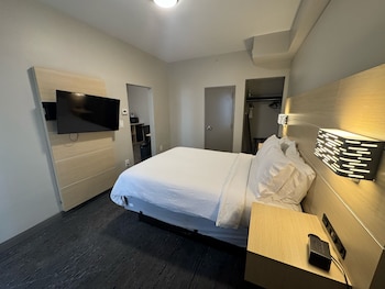 Suite, 2 Queen Beds, Accessible (Mobility, Accessible Tub)