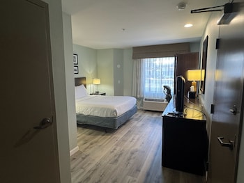 Room, 1 Queen Bed, Accessible, Non Smoking (Mobility, Bathtub w/Grab Bars)
