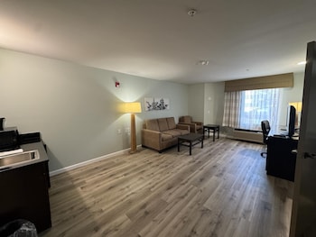 Suite, 1 King Bed, Accessible, Non Smoking (Mobility, Roll-In Shower)