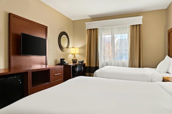 Suite 2 Queen Beds Non Smoking Room with 2 Person Sofa Bed