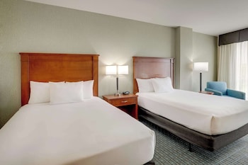 Room, 2 Queen Beds, Hearing Accessible (Roll-in Shower)
