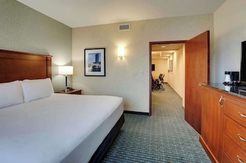 Suite, 1 King Bed, Hearing Accessible (Meeting, Tub, 2 Rooms)