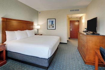 Room, 1 King Bed, Accessible (Upper Floor, Tub)