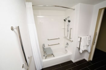 Room, 1 Queen Bed, Accessible, Bathtub (Mobility & Hearing)