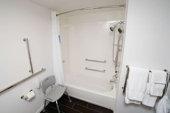 Room, 1 Queen Bed, Accessible, Bathtub (Mobility & Hearing)