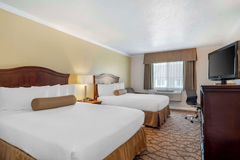 Standard Room, 2 Queen Beds, Non Smoking, Refrigerator & Microwave