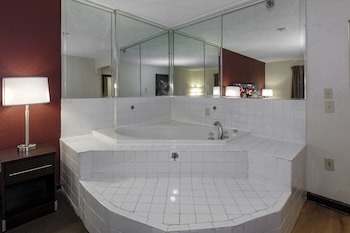 Premium Room, 1 King Bed, Jetted Tub (Upgraded Bedding & Snack, Smoke Free)
