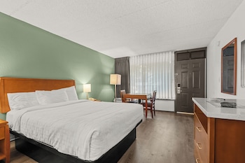 Standard Room, 1 Queen Bed