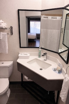 Standard Room, 1 King Bed, Non Smoking, Refrigerator & Microwave