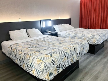Deluxe Room, 2 Queen Beds, Non Smoking, Refrigerator & Microwave