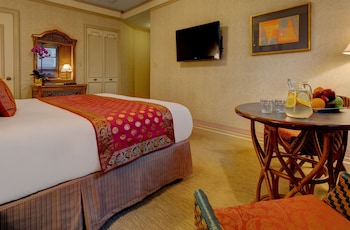 Premium Single Room, 1 King Bed, Accessible
