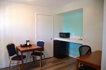 Standard Room, 1 King Bed, Pet Friendly