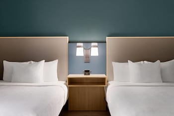Deluxe Room, 2 Queen Beds, Mobility Accessible, Non Smoking (Hearing Accessible, Tub w/Grab Bars)