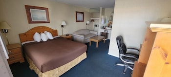 Superior Room, 1 Queen Bed with Sofa, Courtyard View