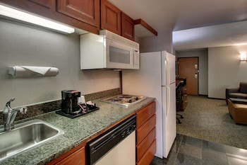 Suite, 2 Queen Beds, Kitchen (Upper Floor, Sofa Sleeper, 2 Rooms)