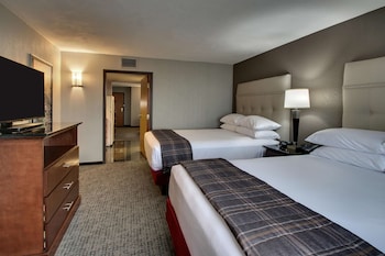 Suite, 2 Queen Beds, Kitchen (Upper Floor, Sofa Sleeper, 2 Rooms)