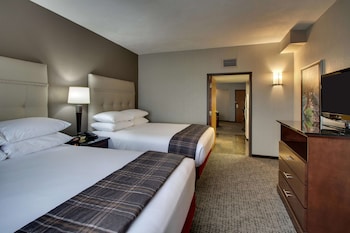 Suite, 2 Queen Beds (Sofa Sleeper, 2 Rooms)