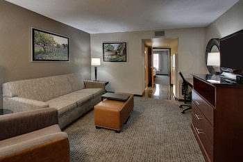Suite, 2 Queen Beds, Kitchen (Upper Floor, Sofa Sleeper, 2 Rooms)