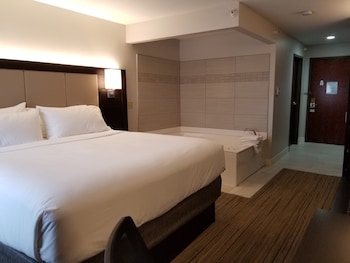Standard Room, 1 King Bed, Jetted Tub