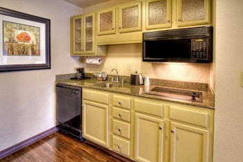 Basic Room, 1 King Bed, Kitchen