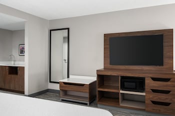 One King Bed, Non-Smoking