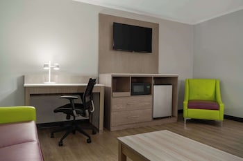 Suite, 1 King Bed, Non Smoking