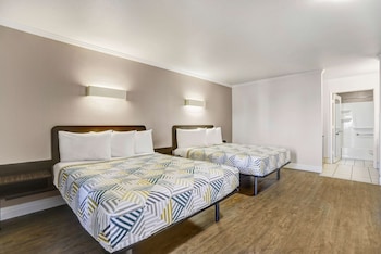 Standard Room, 2 Queen Beds, Accessible, Non Smoking