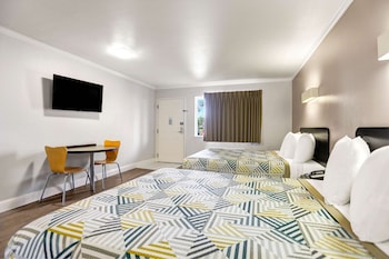 Standard Room, 2 Queen Beds, Accessible, Non Smoking